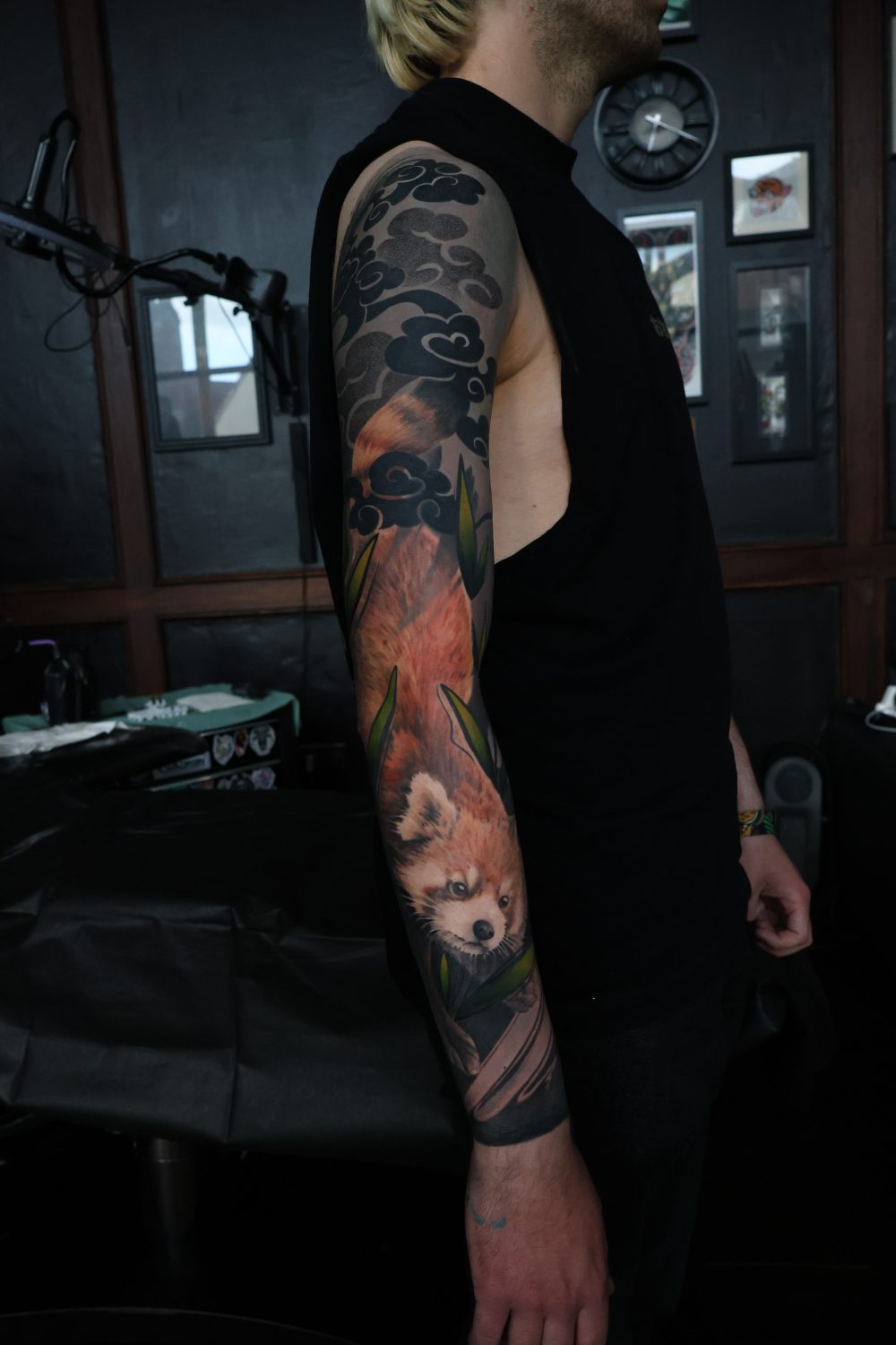 Red panda and Japanese clouds sleeve